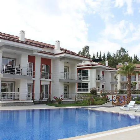 Rose Garden Calis Apartment *