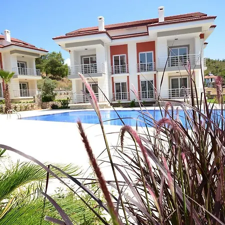 Rose Garden Calis Apartment *